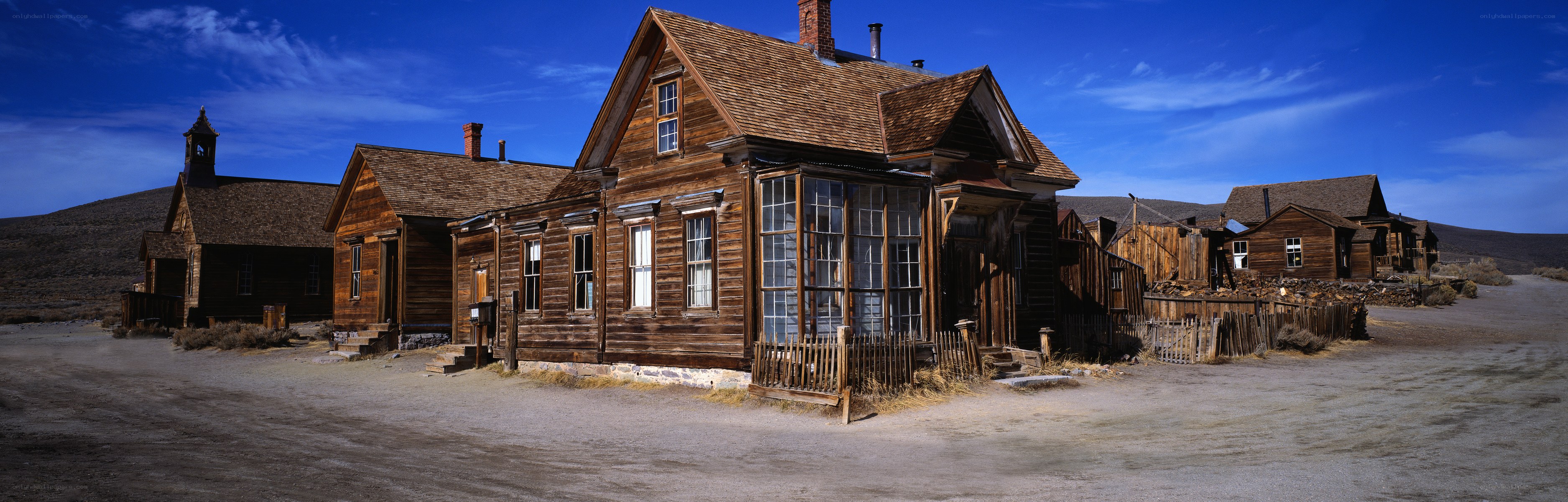 Abandoned town in the desert