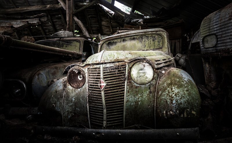 Abandoned Vintage Car — Green, Dramatic