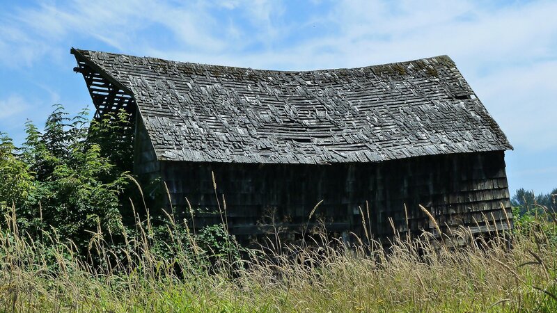 Abandoned Wooden Barn — Brown, Rural
