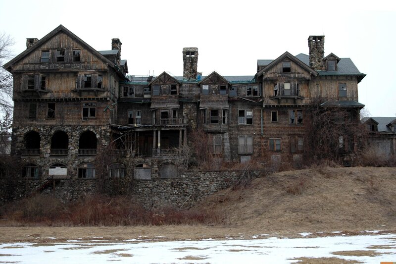 Abandoned Wooden Building — Brown, Desolate, Winter, Photograph