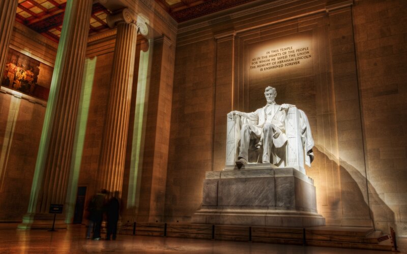 Abraham Lincoln Statue — Brown, Dramatic