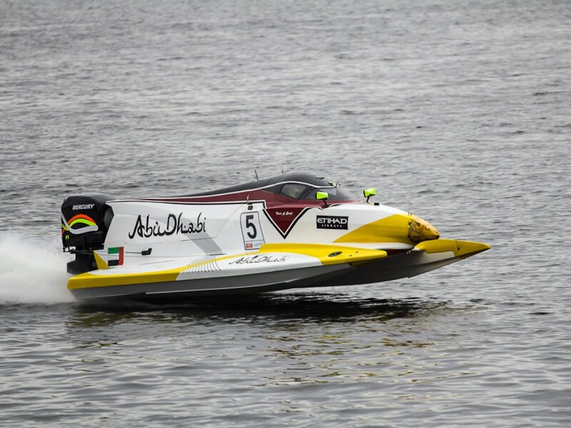 Abu Dhabi Racing Boat — White, Dynamic