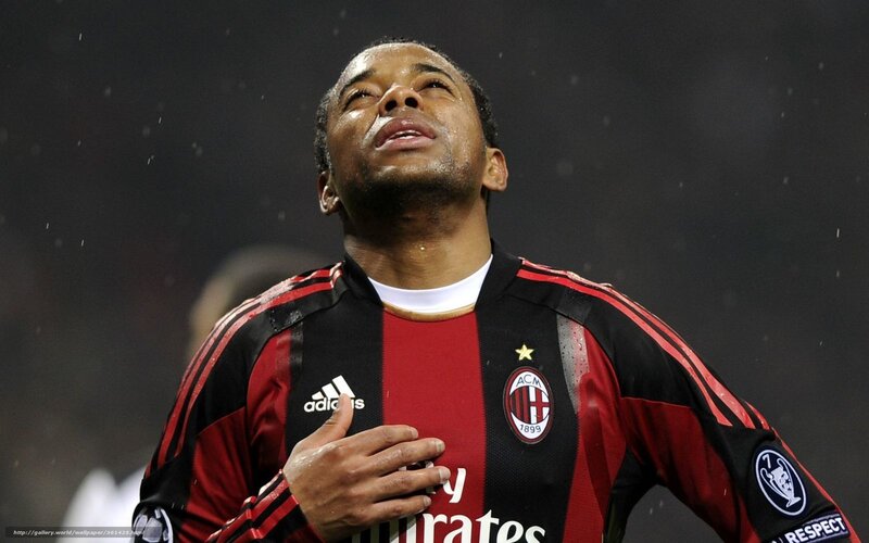 AC Milan player in rain