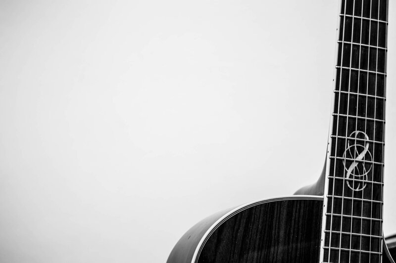 Acoustic Guitar Neck — Black, Minimalist