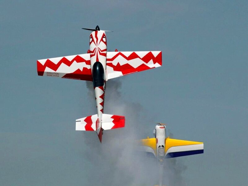 Acrobatic Planes in Flight