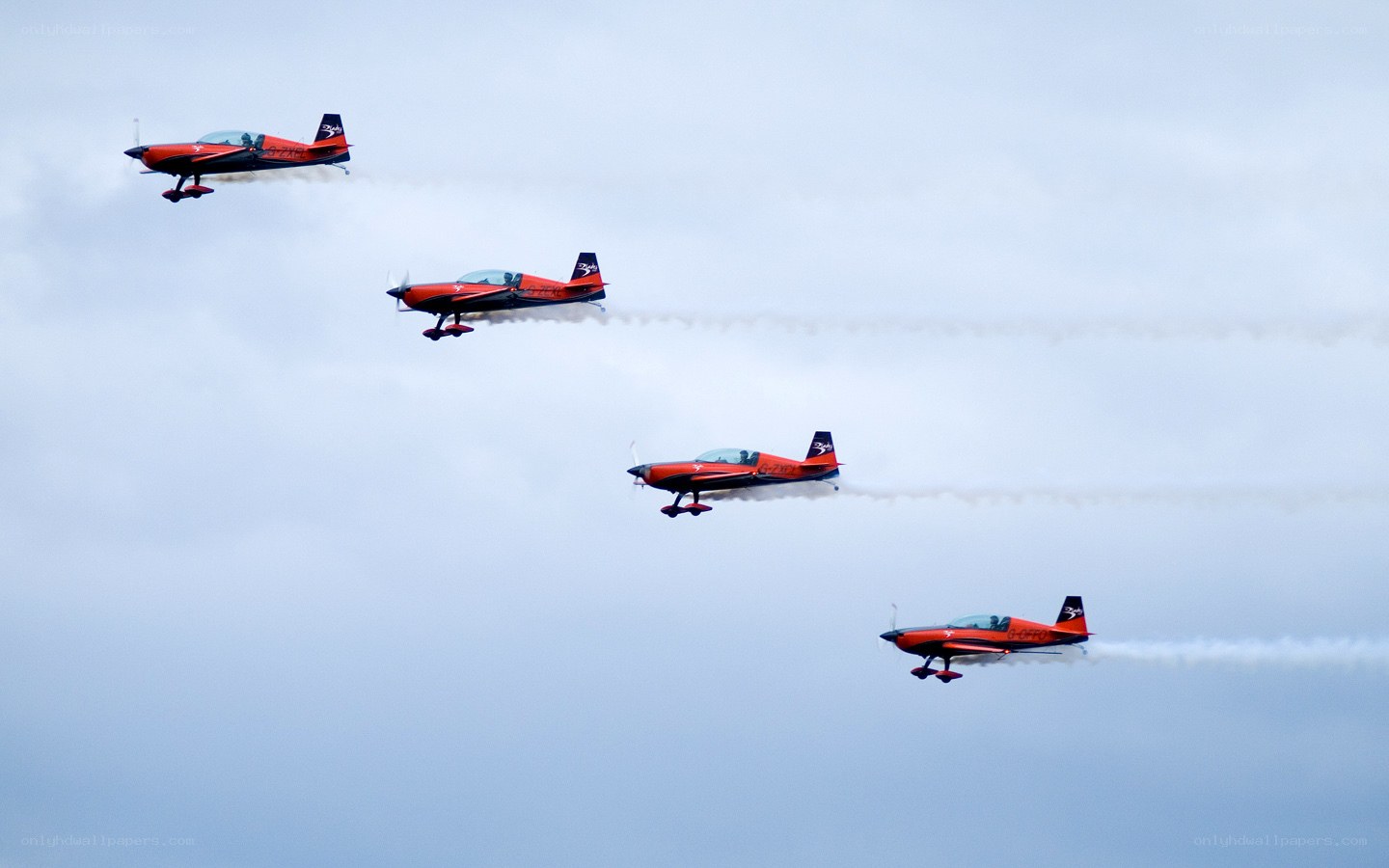 Acrobatic planes in formation