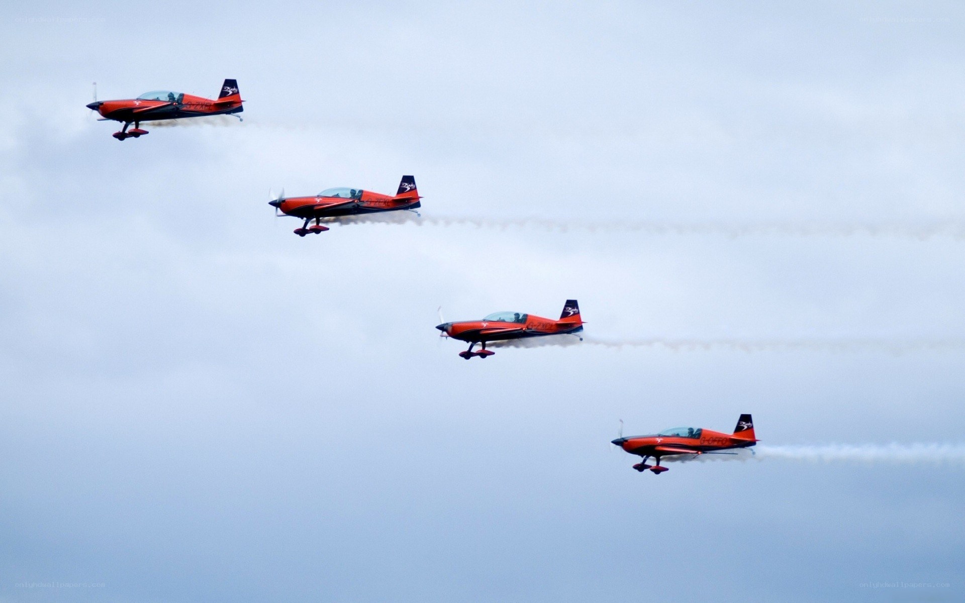 Acrobatic planes in formation