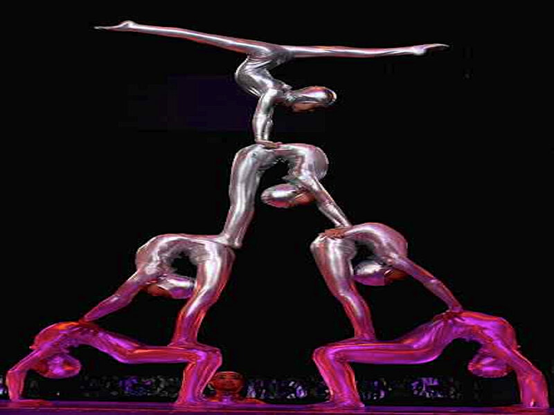 Acrobatic Pyramid Formation