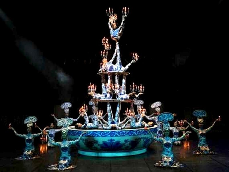 Acrobatic Pyramid Performance