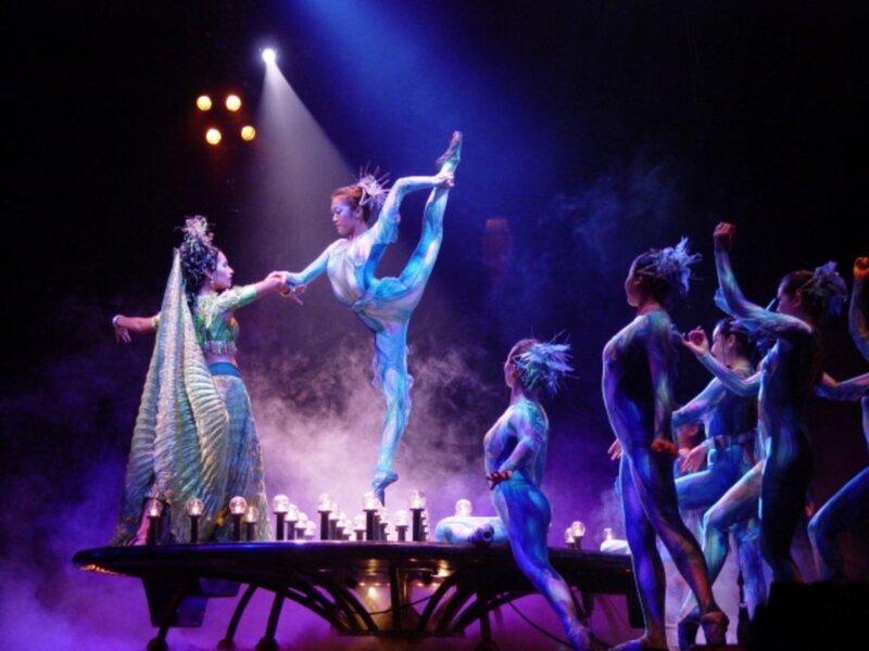 Acrobatic stage performance