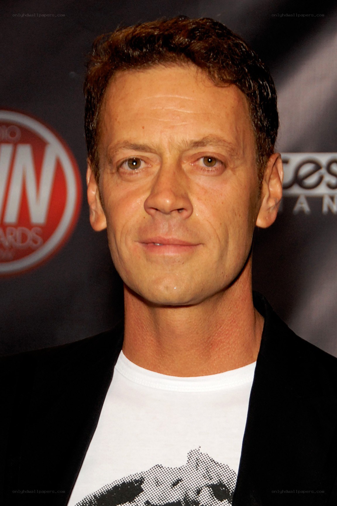 actor at awards event