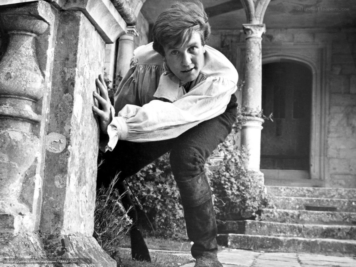 actor in period costume