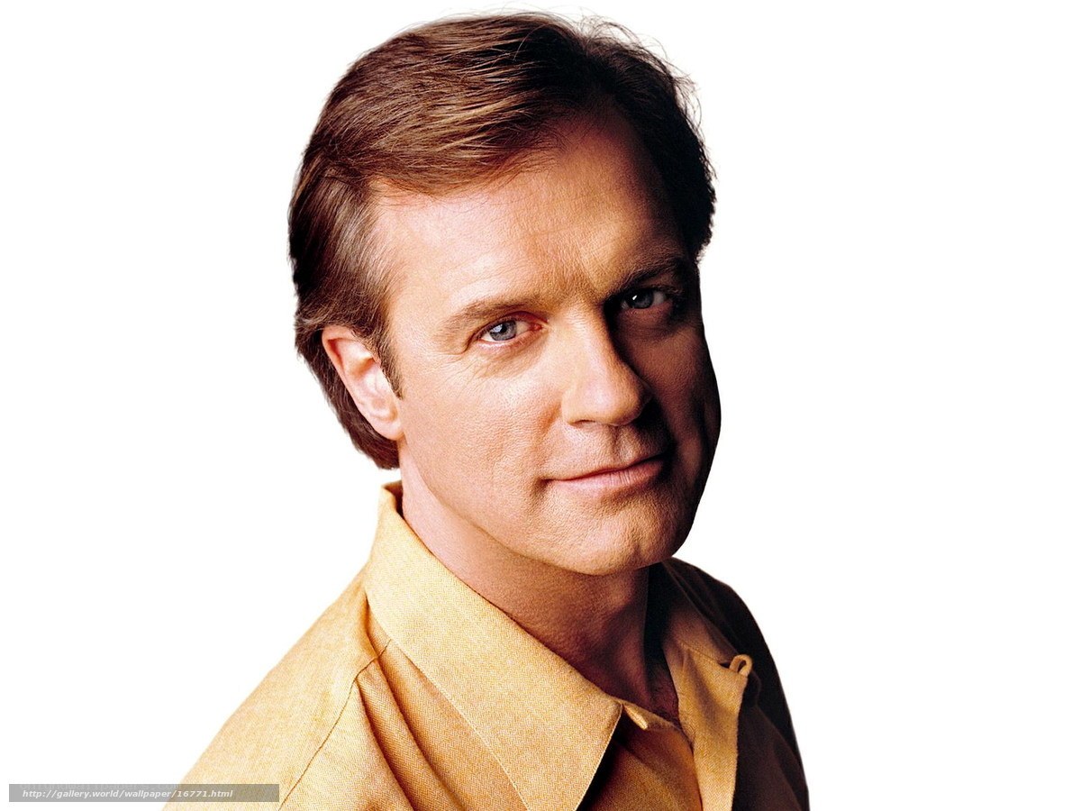 actor in yellow shirt
