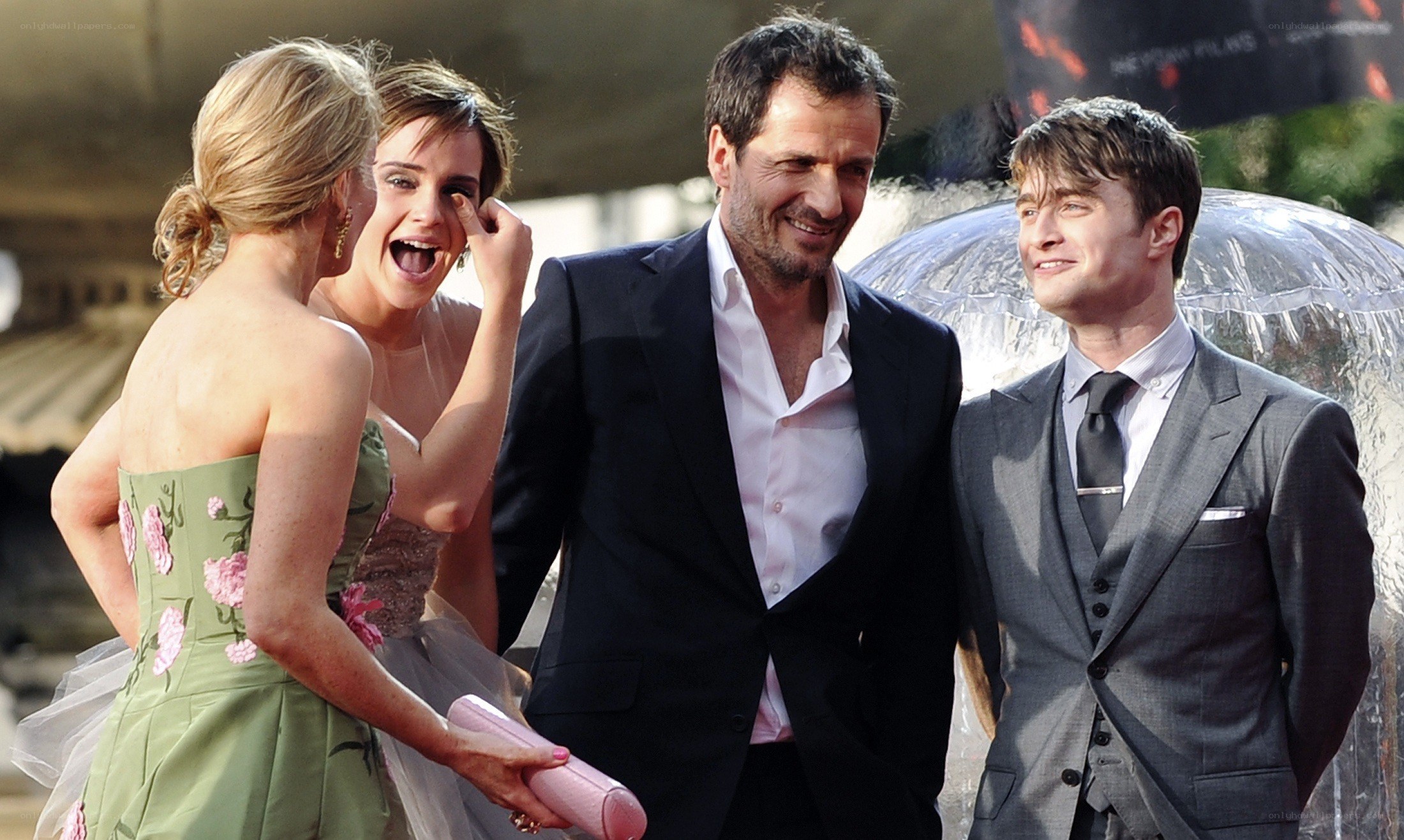 Actors at a red carpet event