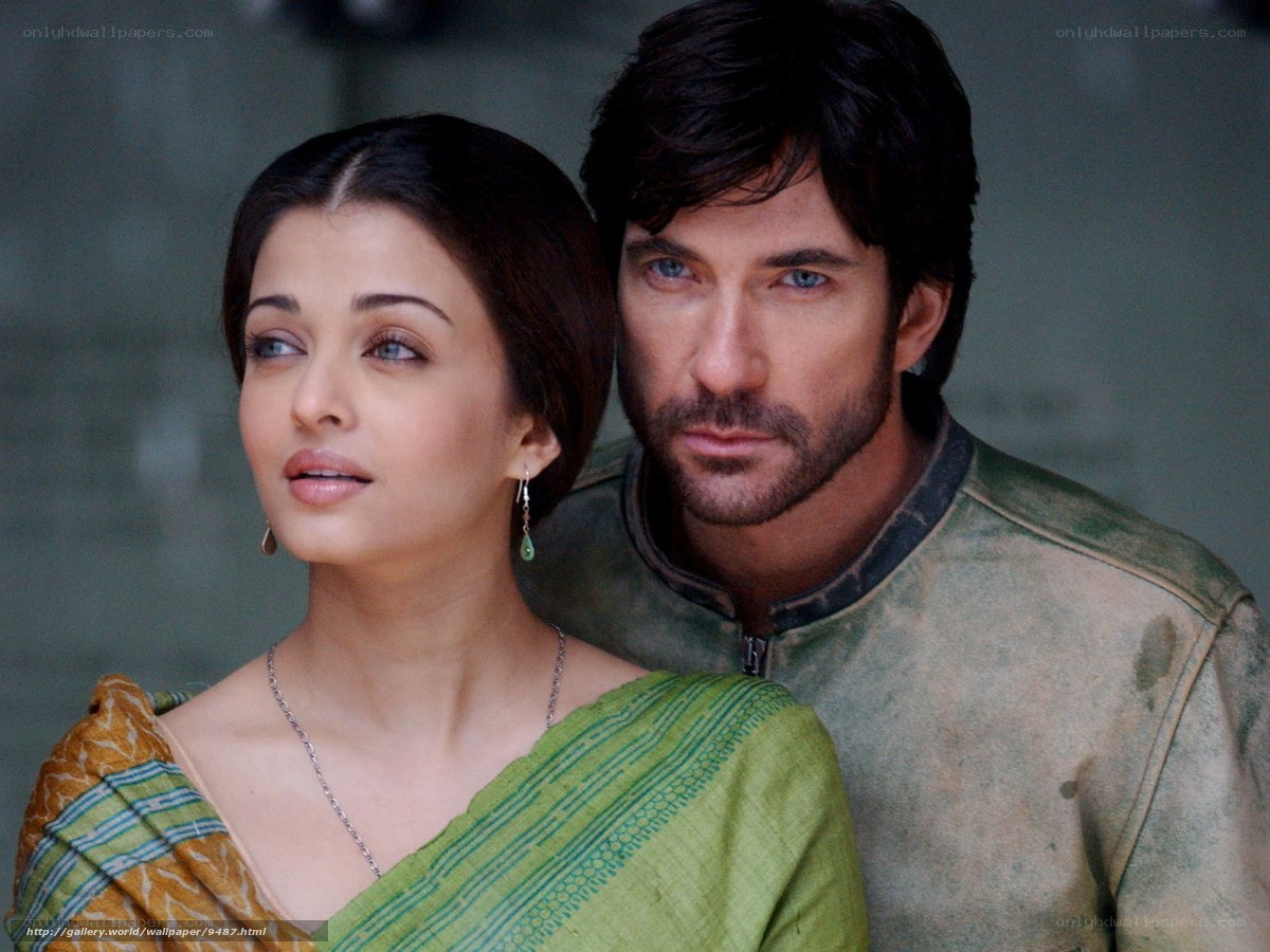 Actors in traditional attire
