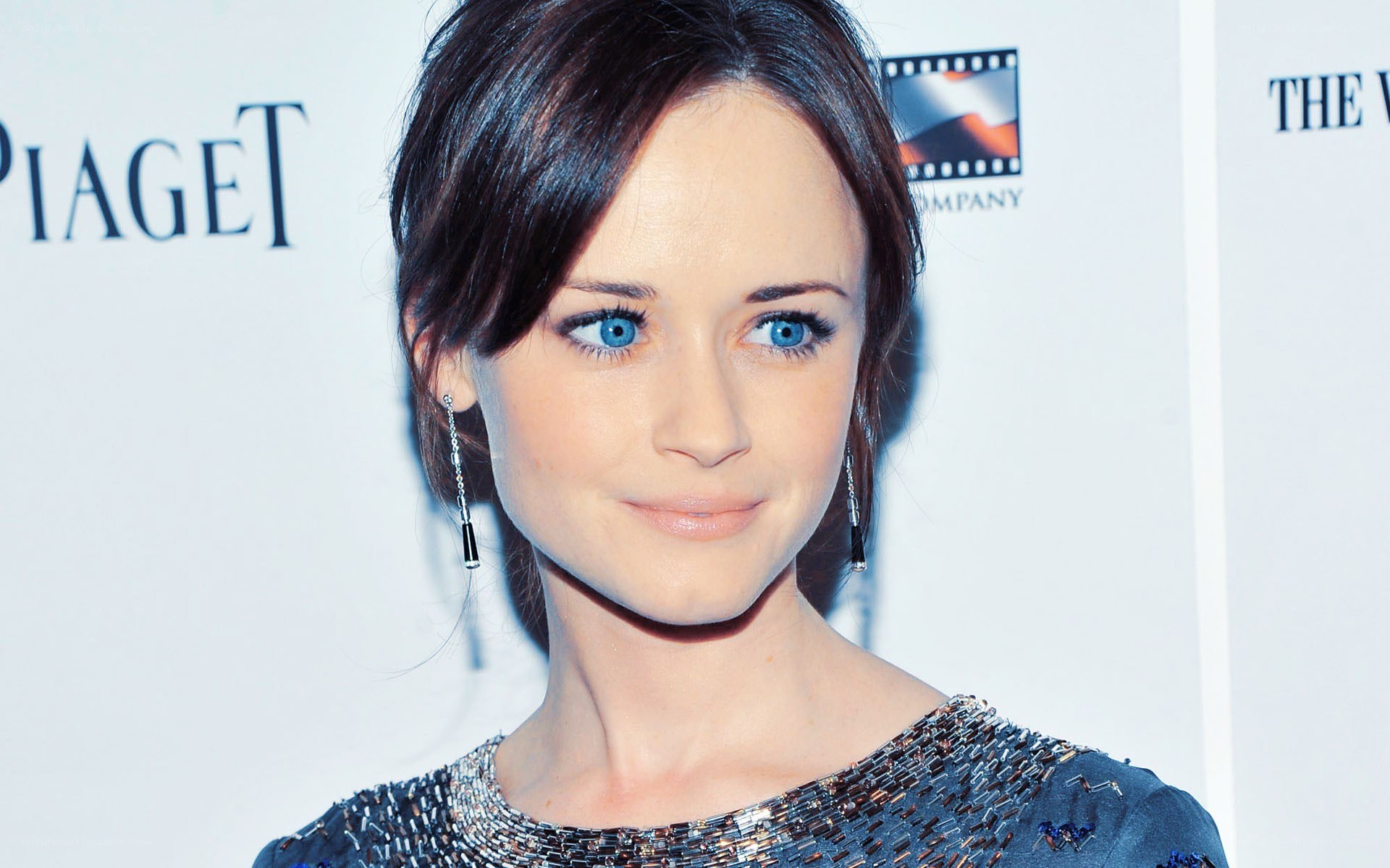 actress at a formal event