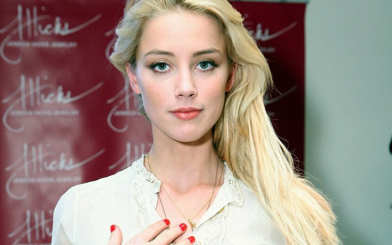 Actress at a jewelry event