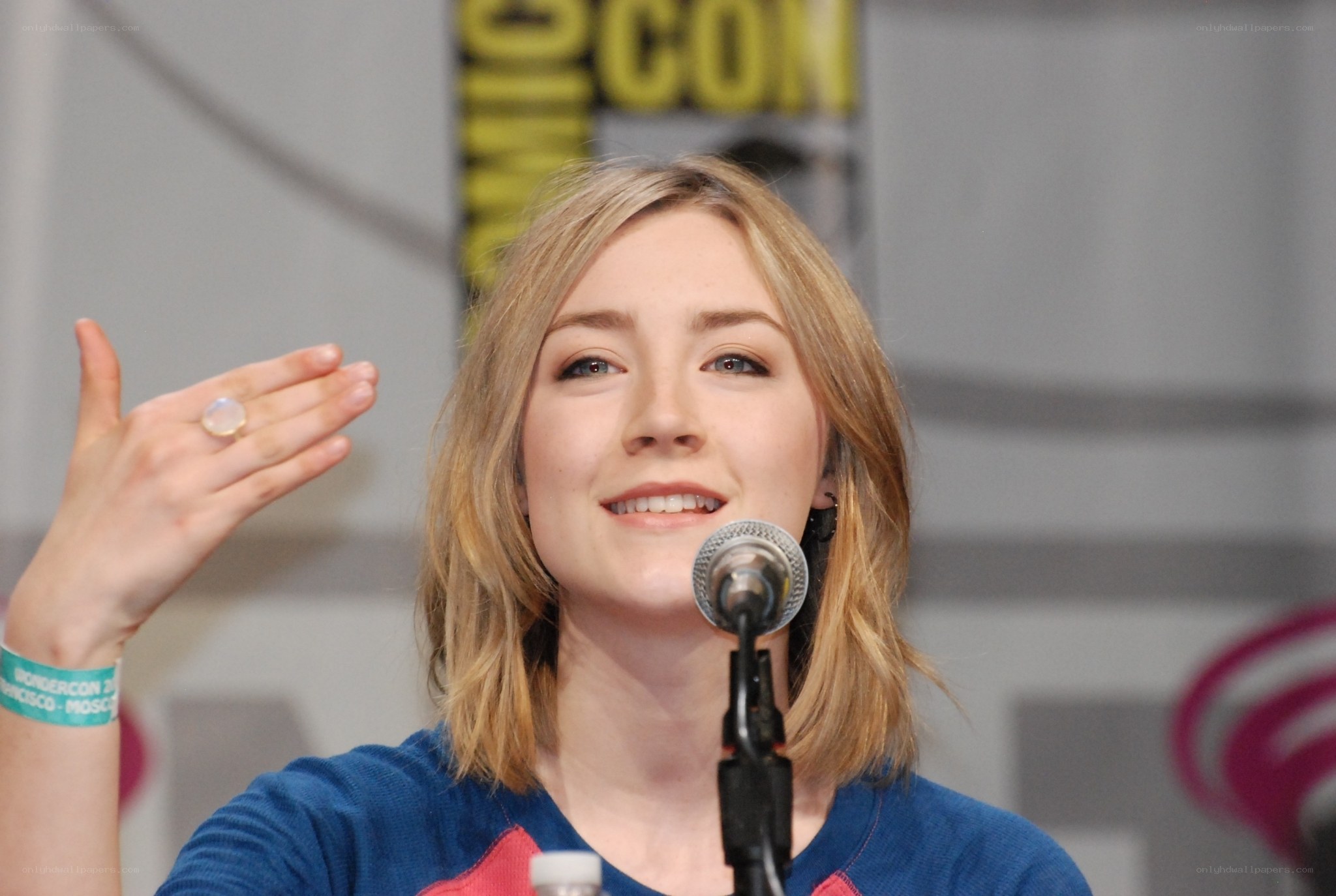 actress at comic-con panel