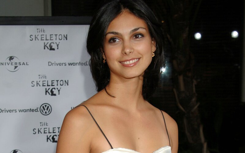 actress at movie premiere