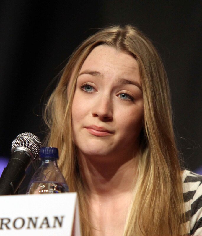 actress at press event