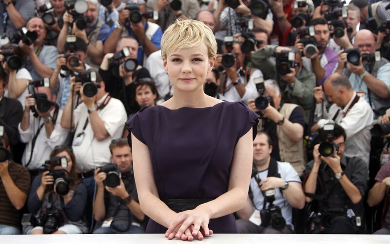 actress at press event