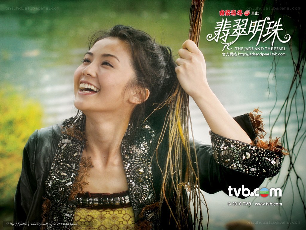 actress in jade and pearl