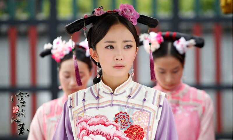 actress in traditional chinese attire