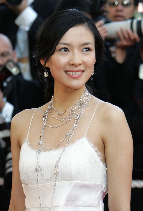actress on red carpet