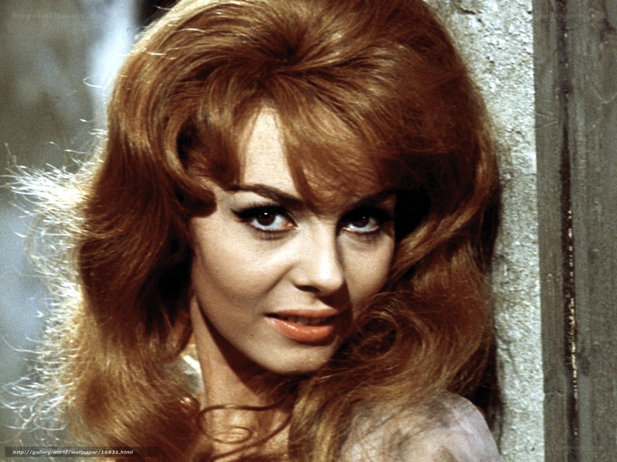 actress with red hair