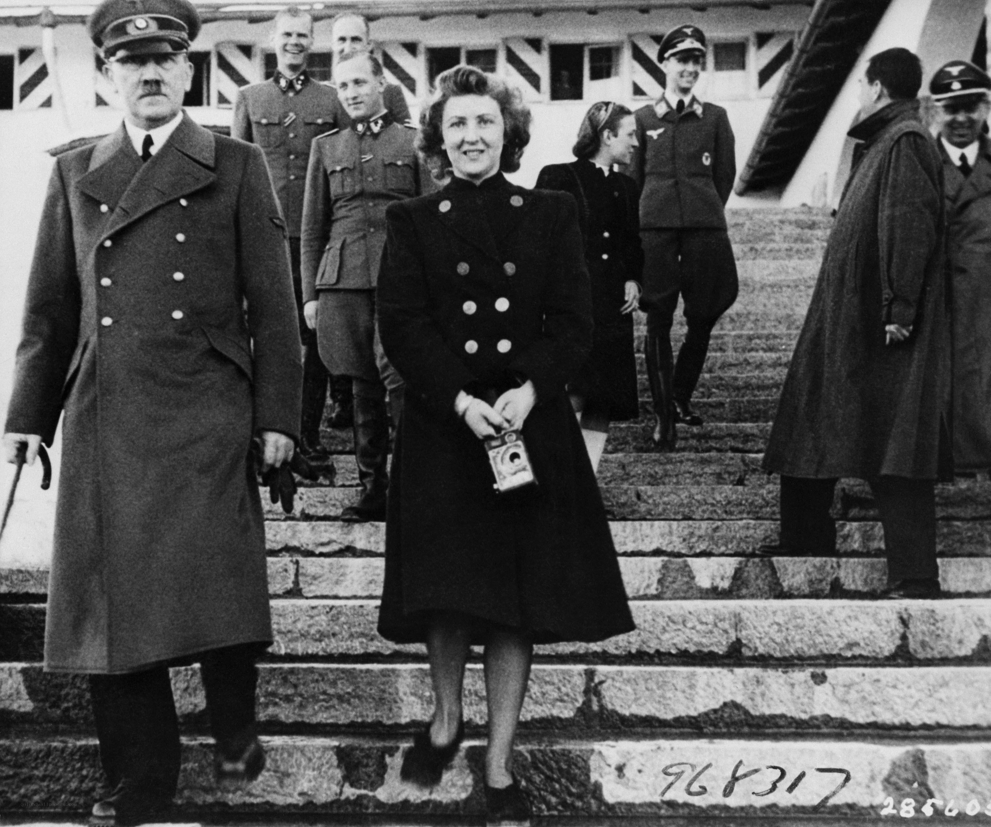Adolf Hitler and Eva Braun on steps