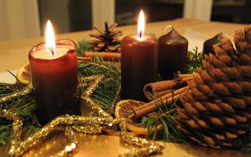 Advent Candles and Pinecones