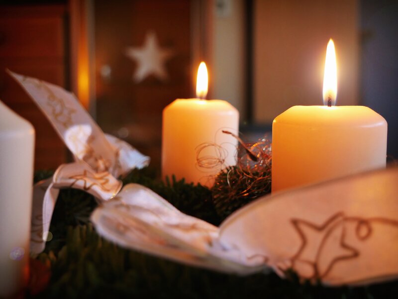 Advent candles burning