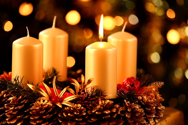 Advent Wreath with Candles — Gold, Festive