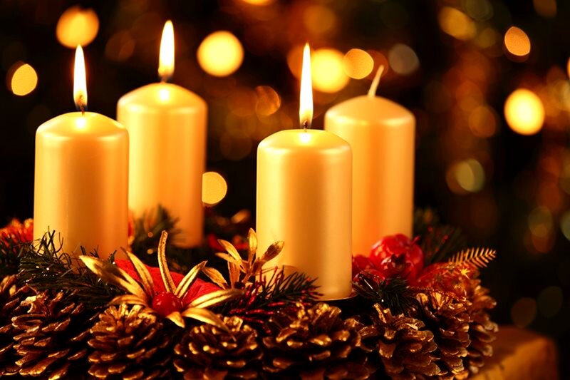 Advent Wreath with Candles — Gold