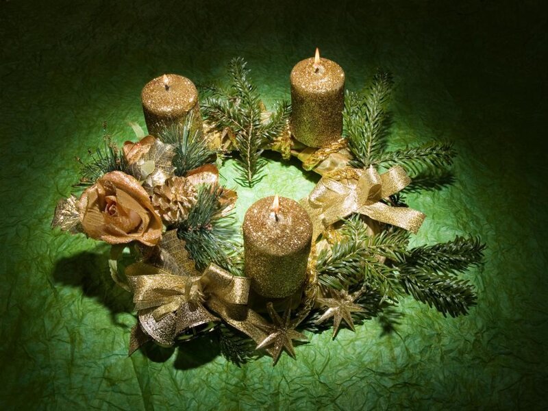 Advent Wreath with Candles — Green, Festive