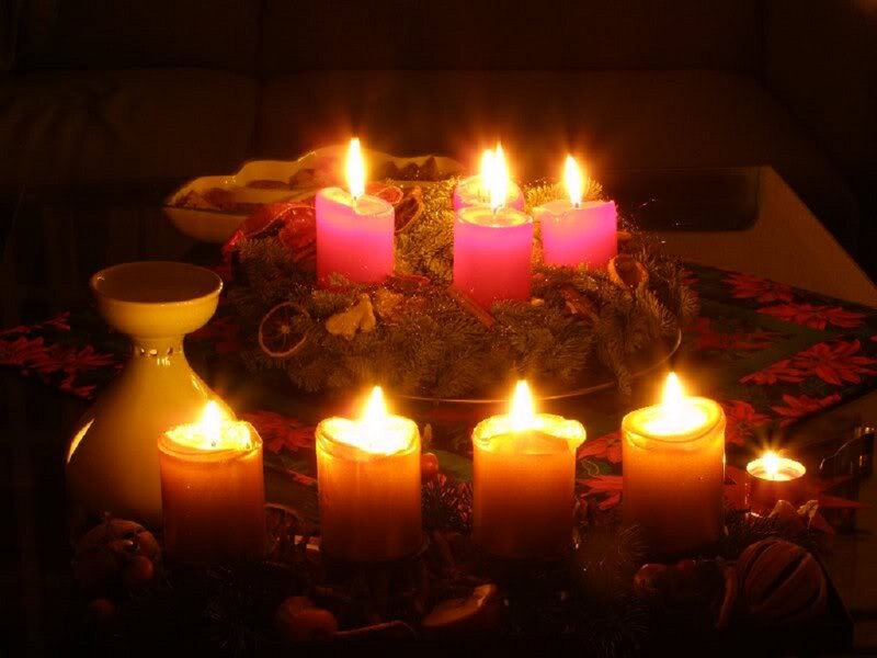 Advent Wreath with Candles — Red, Warm