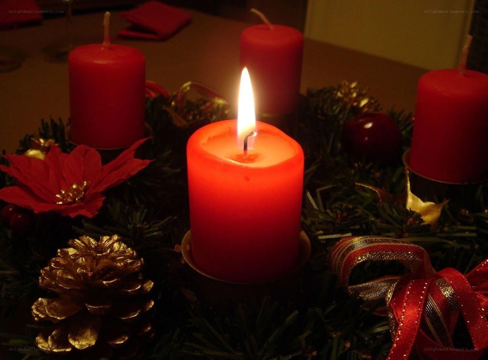 Advent wreath with lit candle