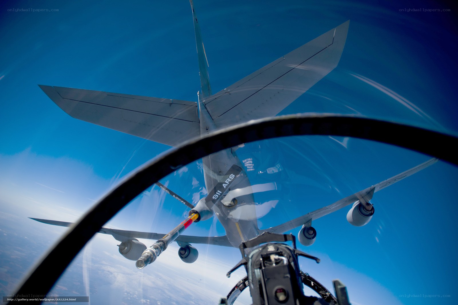 Aerial refueling in progress