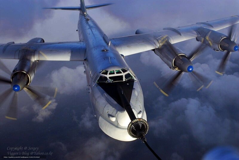 Aerial refueling of a bomber