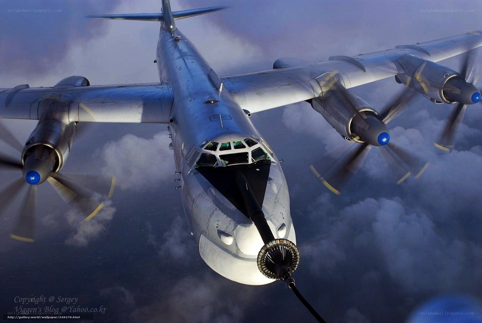 Aerial refueling of a bomber