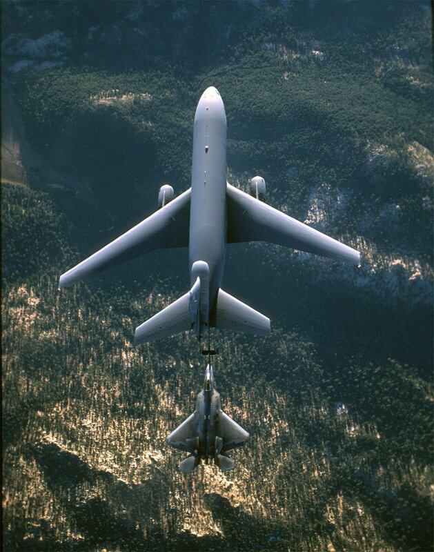 Aerial refueling of fighter jet
