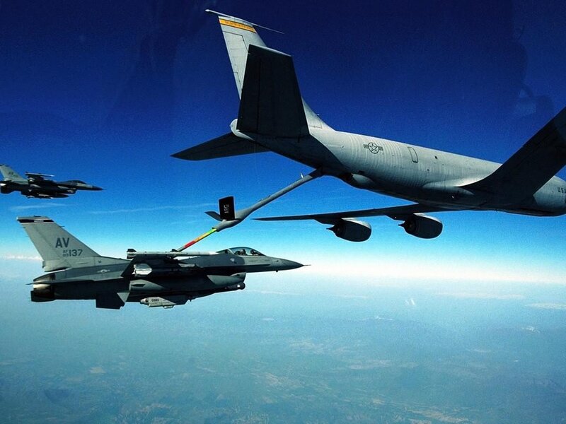 Aerial refueling of fighter jets