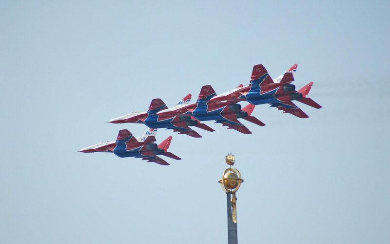 Aerobatic jet display in formation
