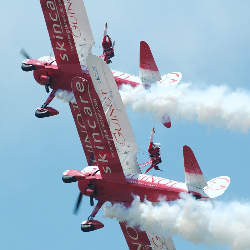 Aerobatic planes with smoke and skydivers