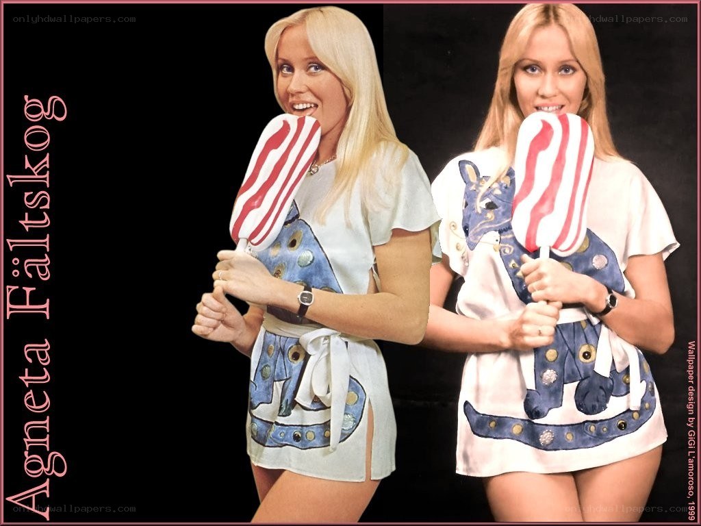 Agnete Fältskog holding popsicle