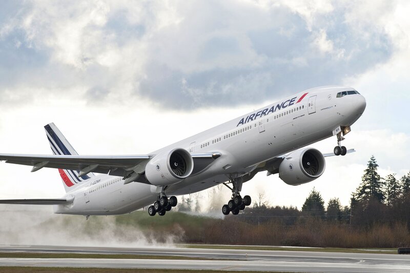 Air France Airplane — White, Dynamic
