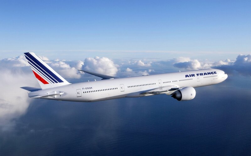 Air France Boeing 777 in flight