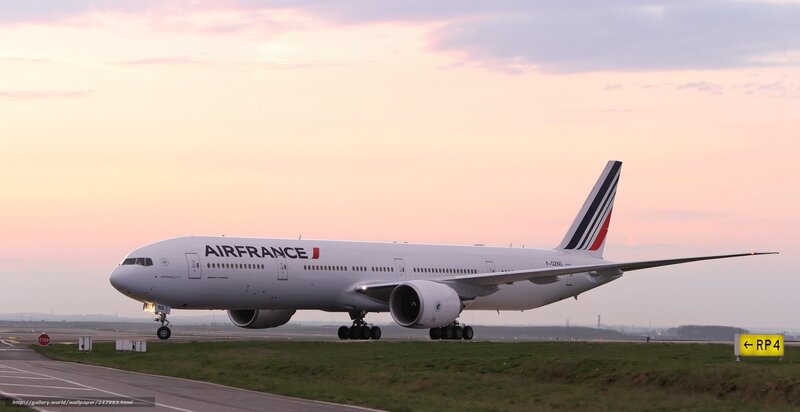 Air France Boeing 777 on runway