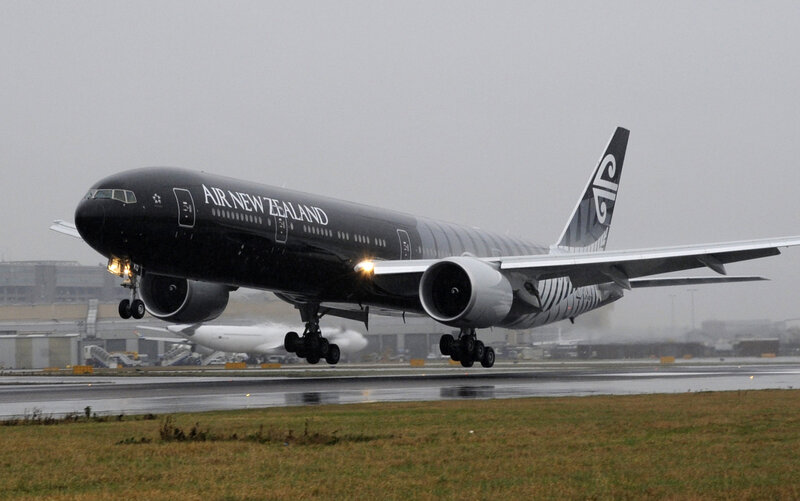 Air New Zealand Airplane — Black