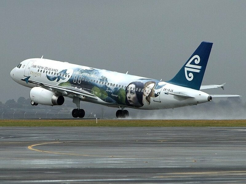 Air New Zealand plane landing